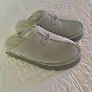Ugg Slippers Gray